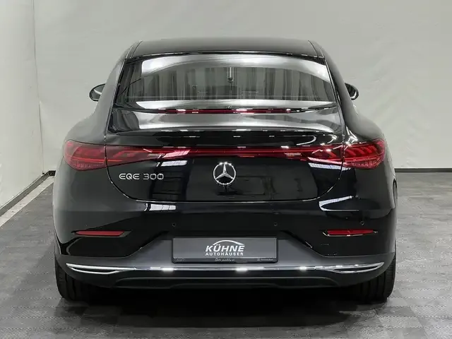 Mercedes-Benz EQE 300