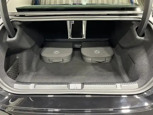 Mercedes-Benz EQE 300