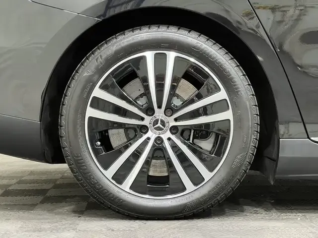 Mercedes-Benz EQE 300