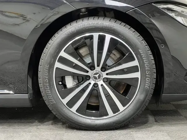Mercedes-Benz EQE 300
