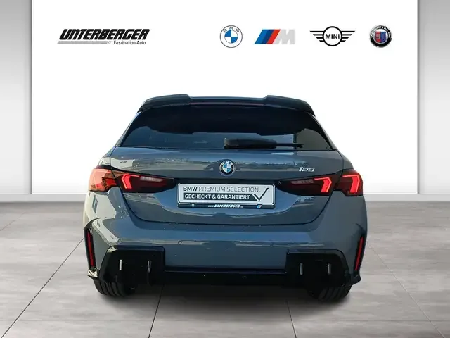 BMW 123