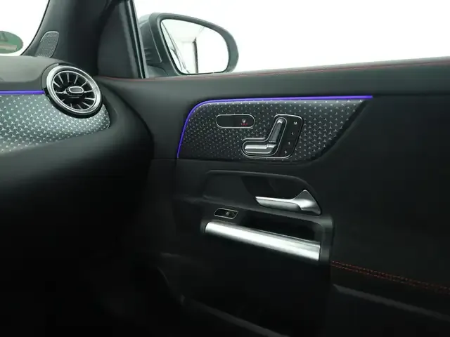 Mercedes-Benz GLA 220