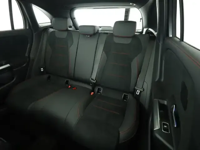 Mercedes-Benz GLA 220