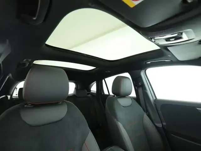 Mercedes-Benz GLA 220