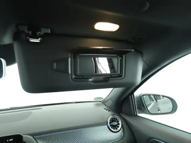 Mercedes-Benz GLA 220