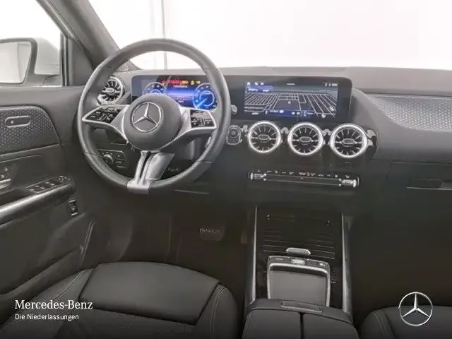 Mercedes-Benz EQA 300