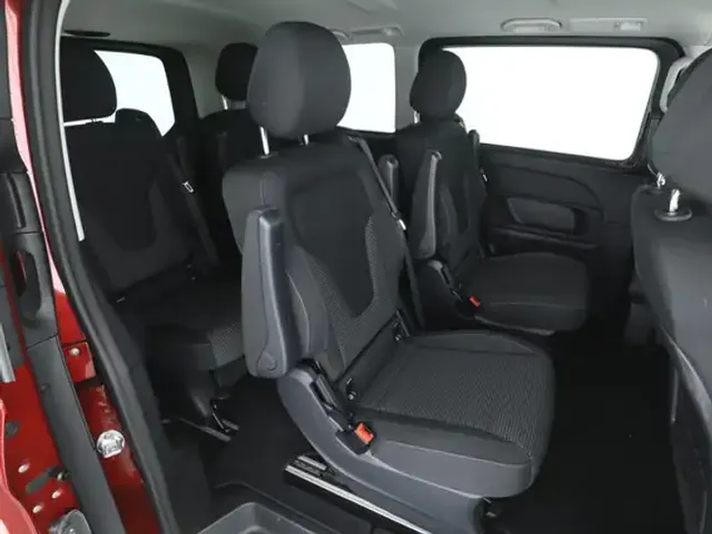 Mercedes-Benz V 220