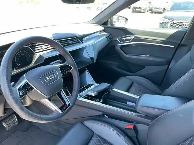 Audi SQ8 e-tron