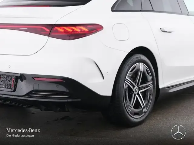 Mercedes-Benz EQE 300