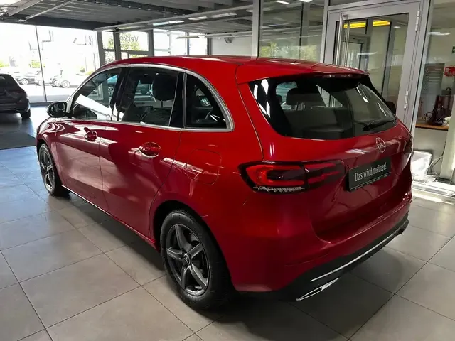 Mercedes-Benz B 200