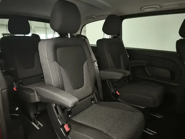 Mercedes-Benz V 220
