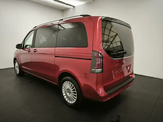 Mercedes-Benz V 220
