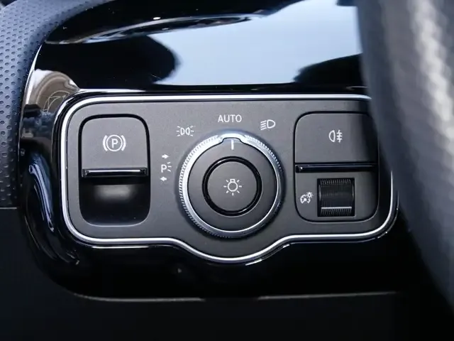 Mercedes-Benz A 220