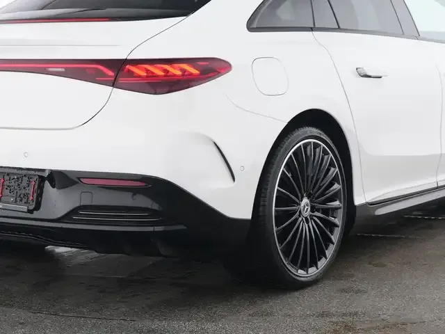 Mercedes-Benz EQE 300