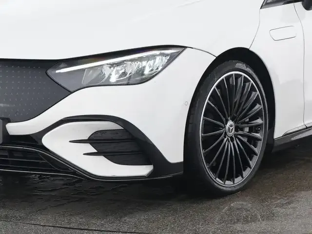 Mercedes-Benz EQE 300