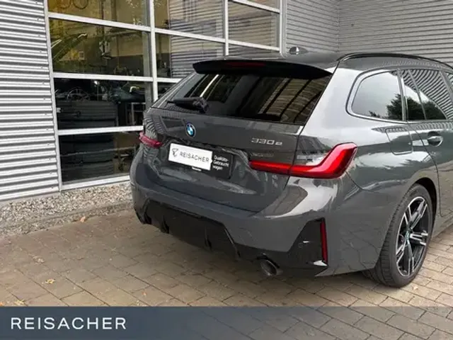 BMW 330
