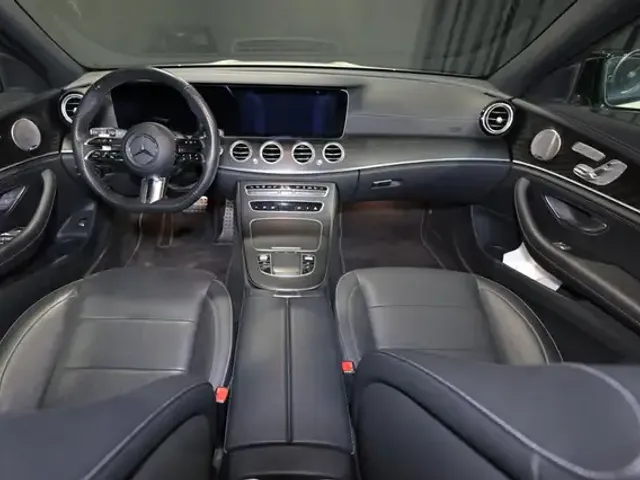 Mercedes-Benz E 300