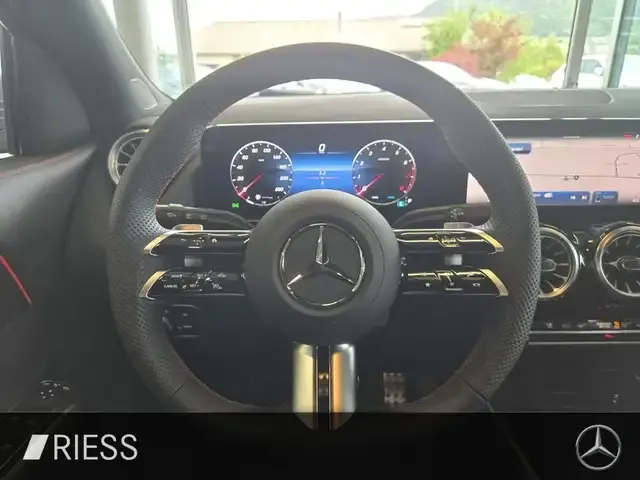 Mercedes-Benz GLA 180