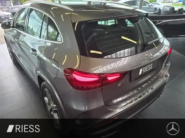 Mercedes-Benz GLA 180