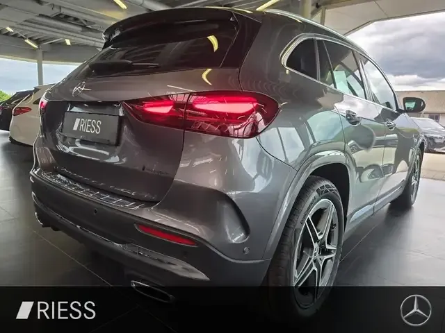 Mercedes-Benz GLA 180