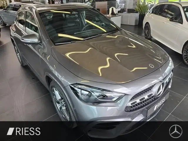 Mercedes-Benz GLA 180