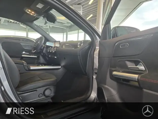 Mercedes-Benz GLA 180