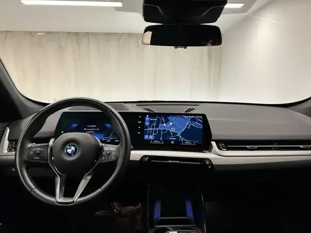 BMW iX1