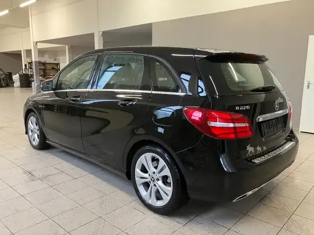 Mercedes-Benz B 220