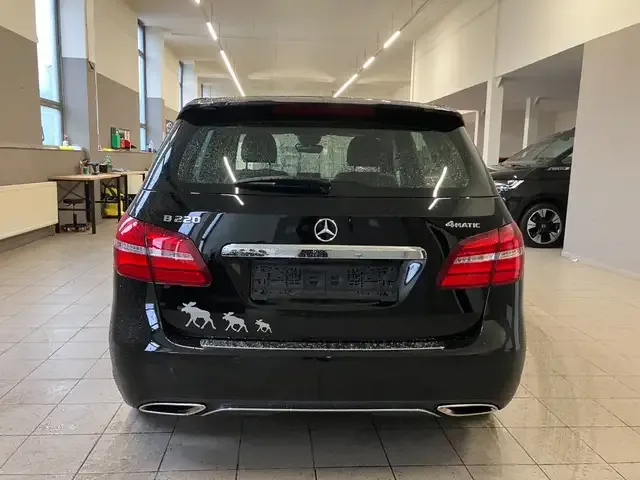 Mercedes-Benz B 220