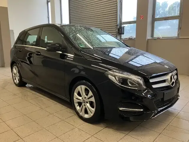 Mercedes-Benz B 220