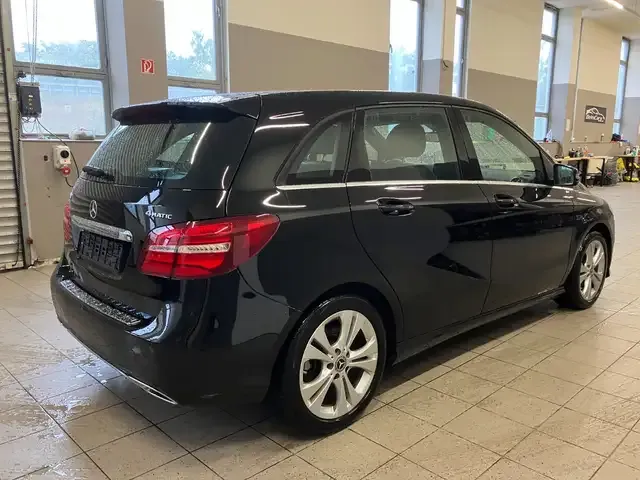 Mercedes-Benz B 220