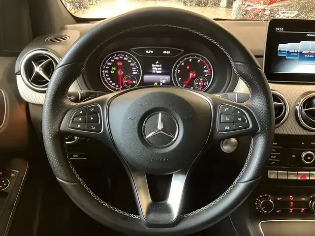 Mercedes-Benz B 220