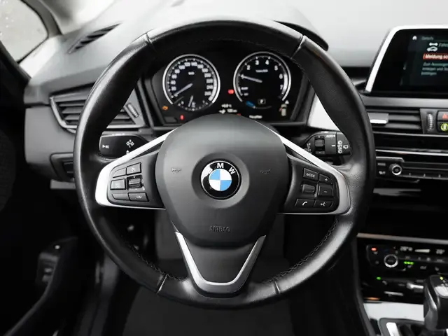 BMW 225