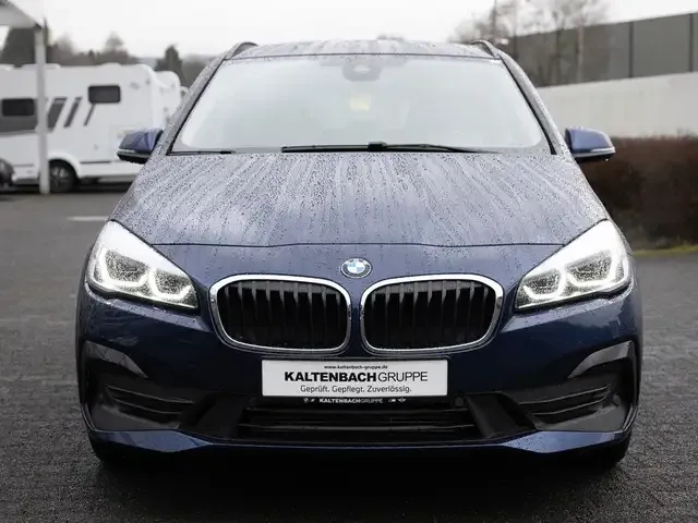 BMW 225