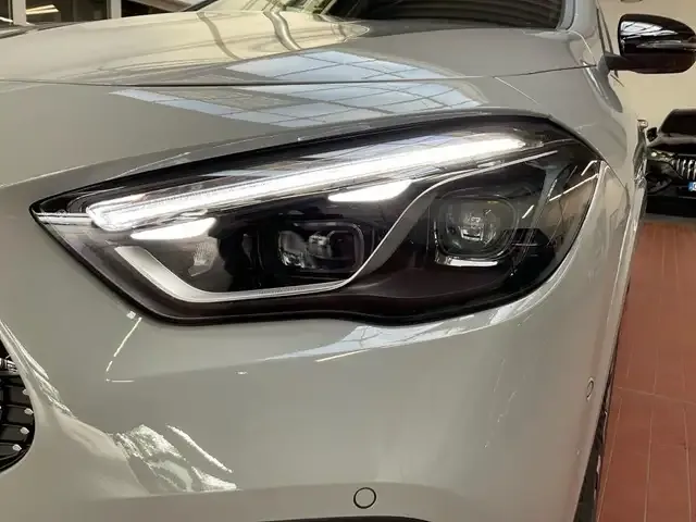 Mercedes-Benz GLA 180