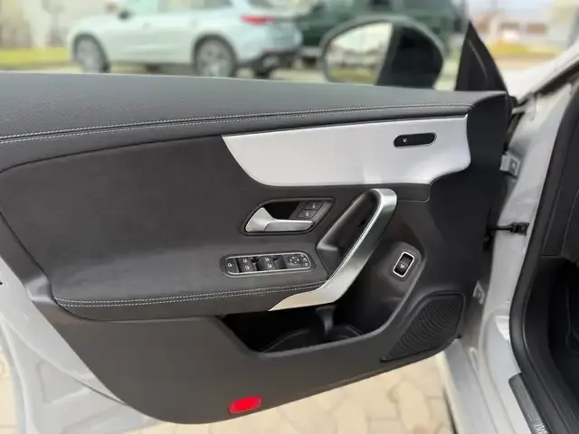 Mercedes-Benz CLA 220