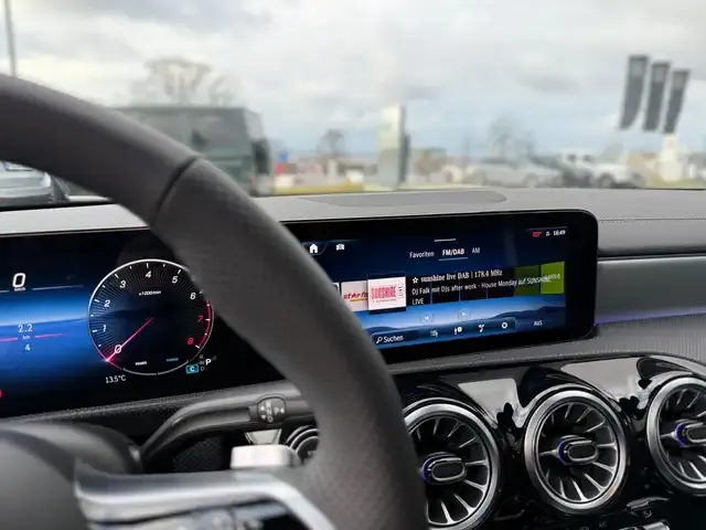 Mercedes-Benz CLA 220