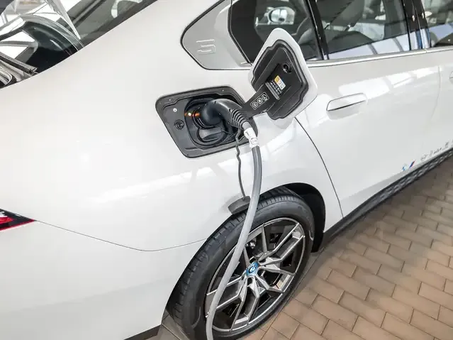 BMW i5