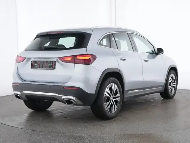 Mercedes-Benz GLA 180