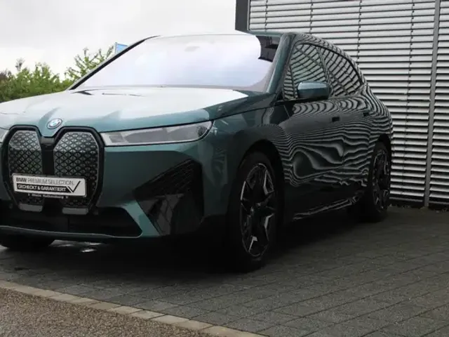 BMW iX