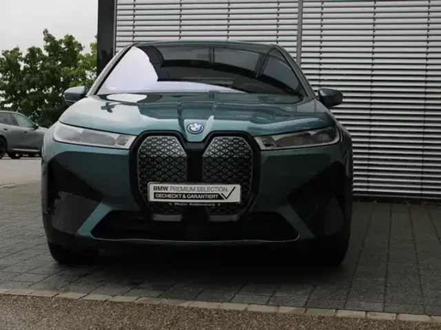 BMW iX