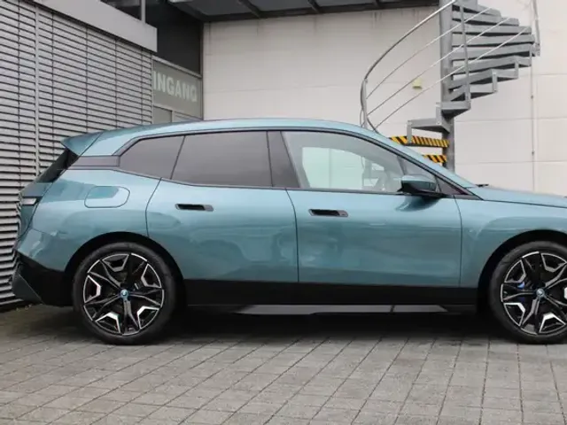BMW iX