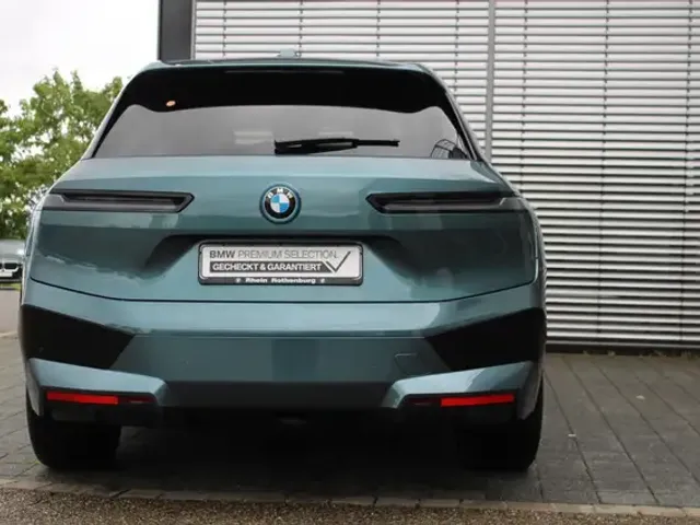 BMW iX