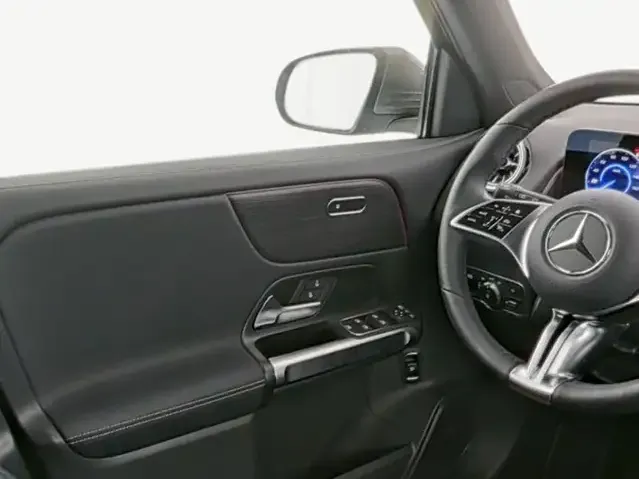 Mercedes-Benz EQB 300