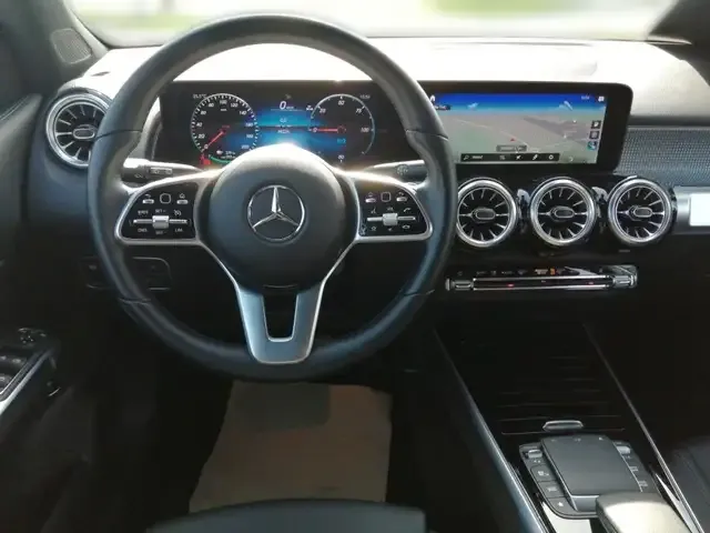 Mercedes-Benz EQB 300