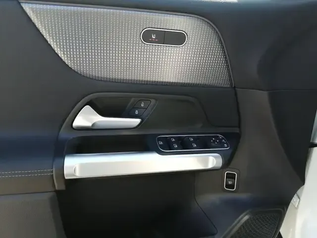 Mercedes-Benz EQB 300