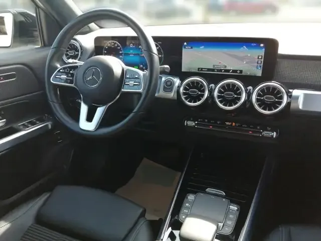 Mercedes-Benz EQB 300