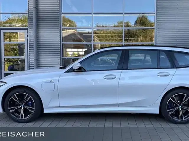 BMW 330