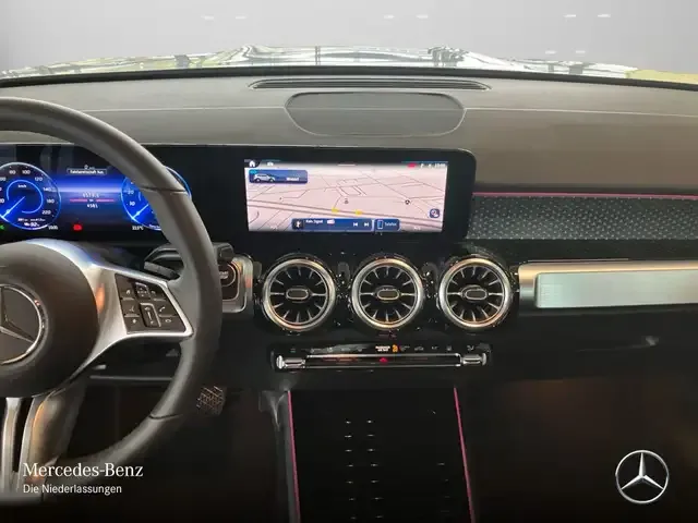 Mercedes-Benz EQB 300