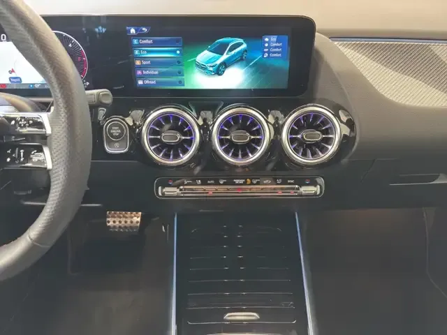 Mercedes-Benz GLA 220